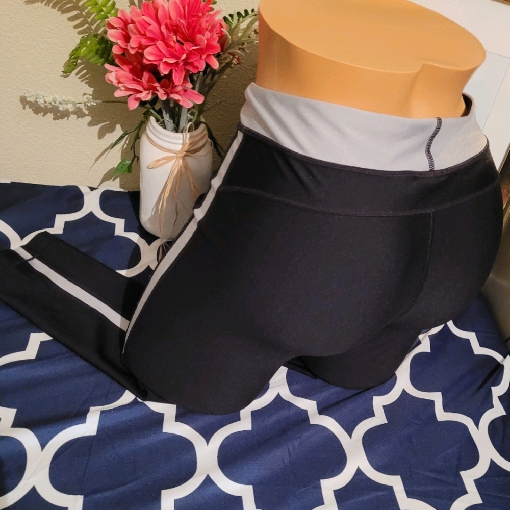 Under Armour heat gear compression leggings